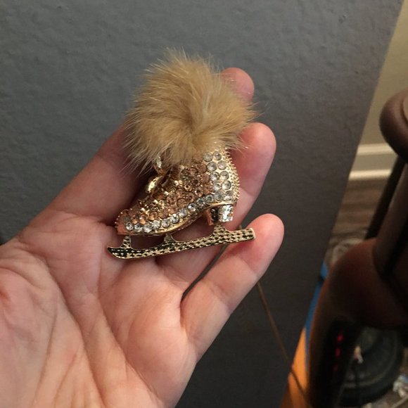 Ice Skate Queen Necklace Bling Bling Drawer 2 - Picture 3 of 4